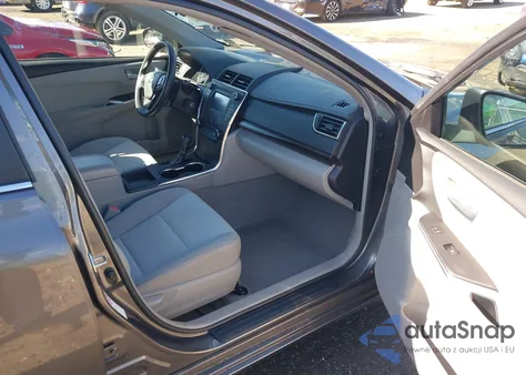 2017 Toyota Camry Le z USA, uszkodzony, nr VIN 4T1BF1FK5HU800573